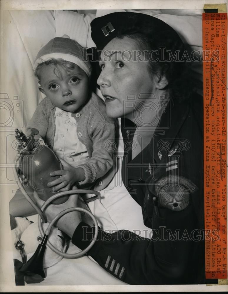 1946 Press Photo Cleveland Ohio Jimmy Conger, Baby At John Hopkins Hospital - Historic Images