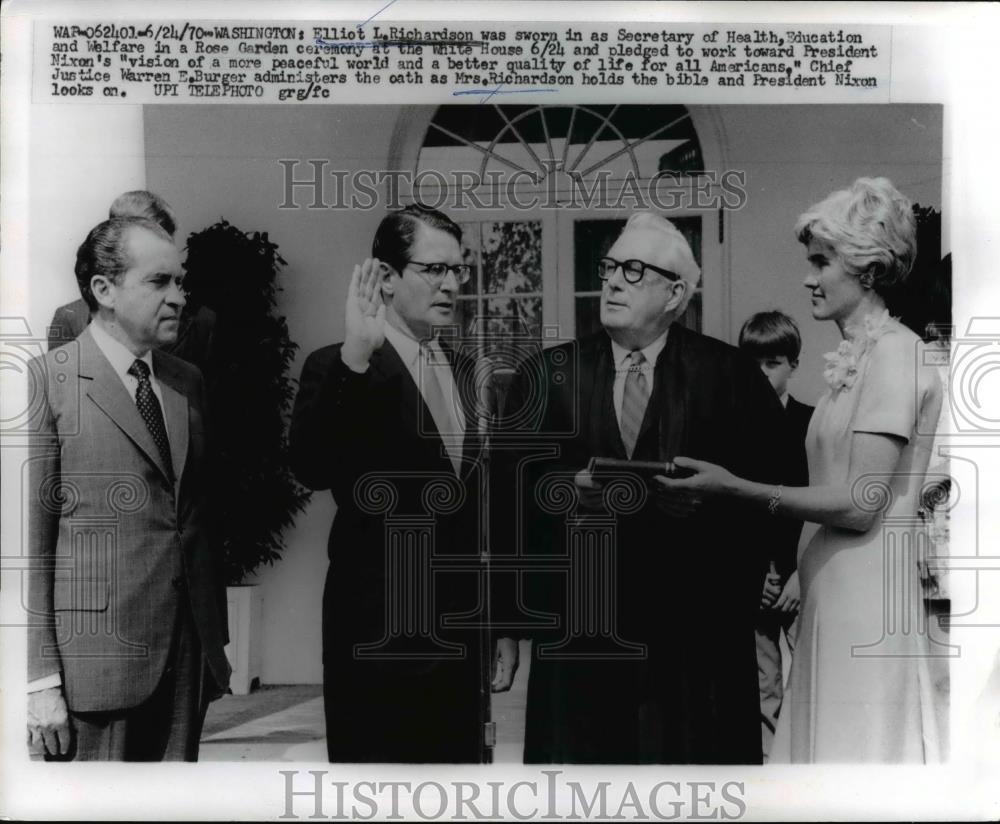 1970 Press Photo Elliot Richardson Sec. of Health, Warren Burger, Richard Nixon - Historic Images