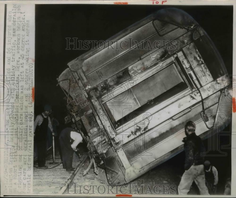 1948 Press Photo Burlington Zephyr derailed - Historic Images