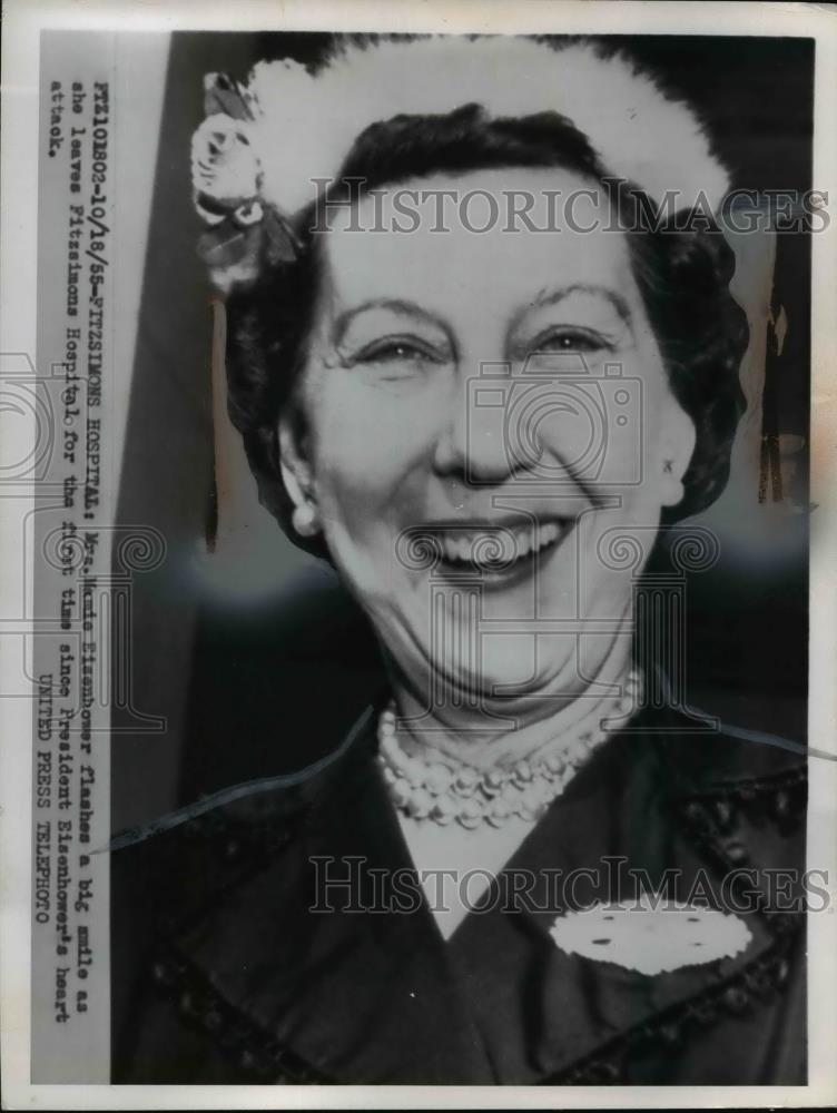 1955 Press Photo Mrs Eisenhower at hospital after President's heart attack - Historic Images