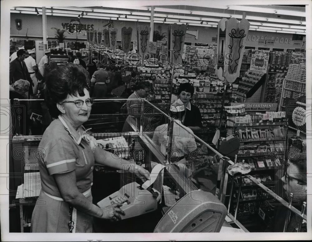 1968 Press Photo Pick-N-Pay Southgate Shop Center - Historic Images