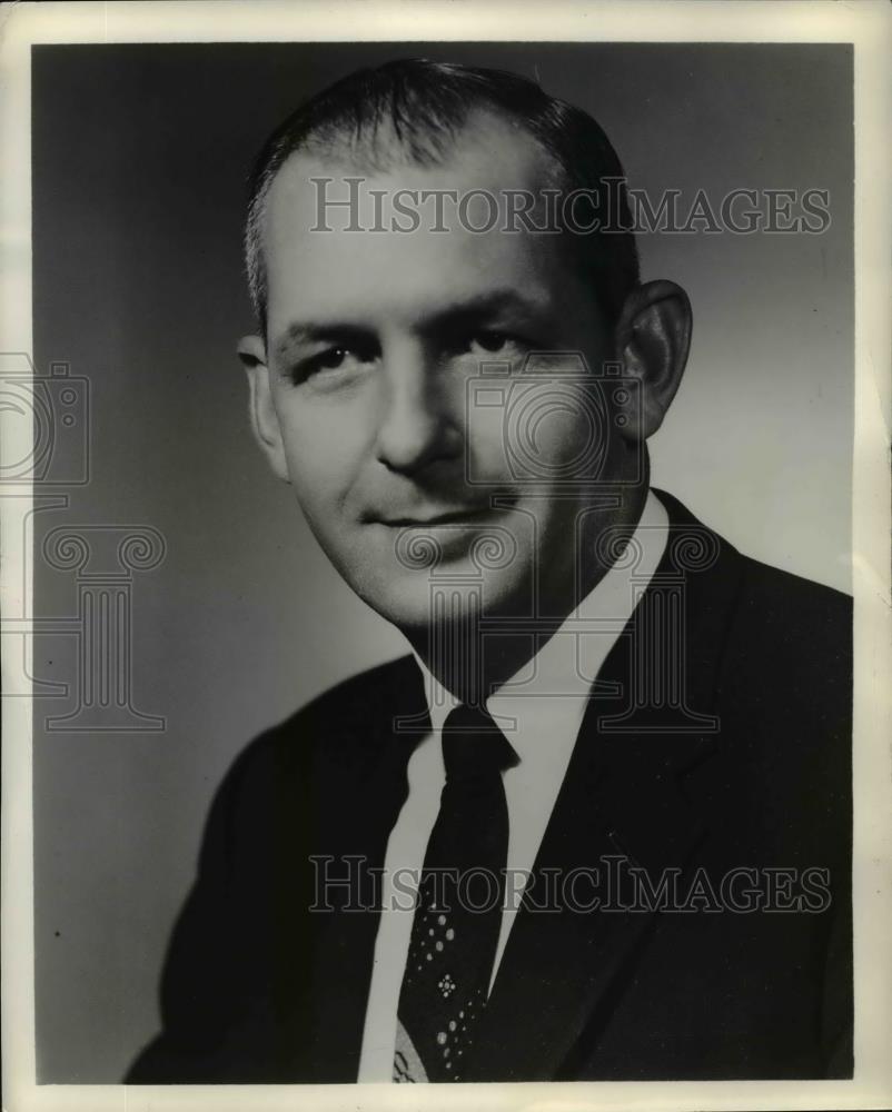 1957 Press Photo Claude F. McClure with Chrysler Co. - Historic Images