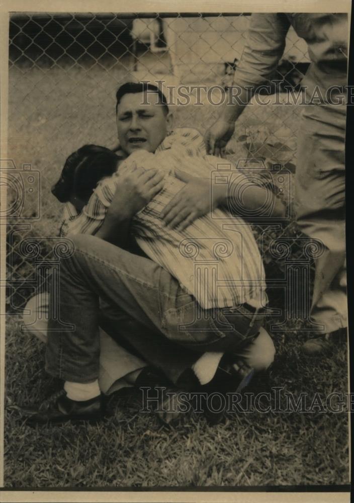 1959 Press Photo Geroge Rainer &amp; Raymond in grief after daughter shot her Mother - Historic Images