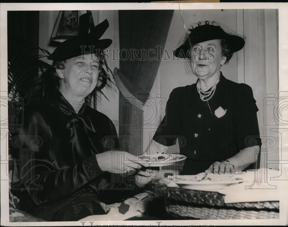 1939 Press Photo Mrs Franklin D Roosevelt &amp; Wives of Cabinet Members at Luncheon - Historic Images