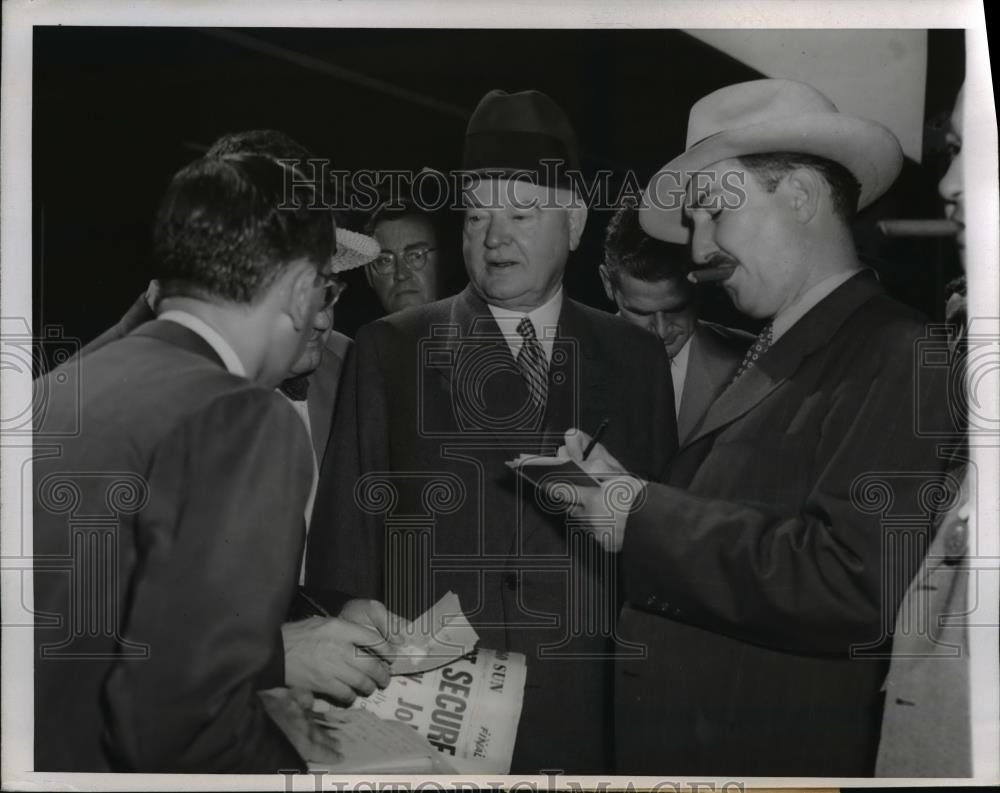 1944 Press Photo FOrmer President Hoover to address delegates Tuesday night. - Historic Images