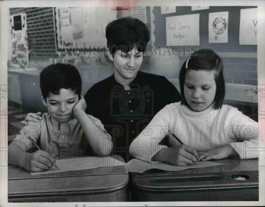 Press Photo Judson DiVincenzo, Laura Ivins & Mirle Saferstein of Adran School - Historic Images