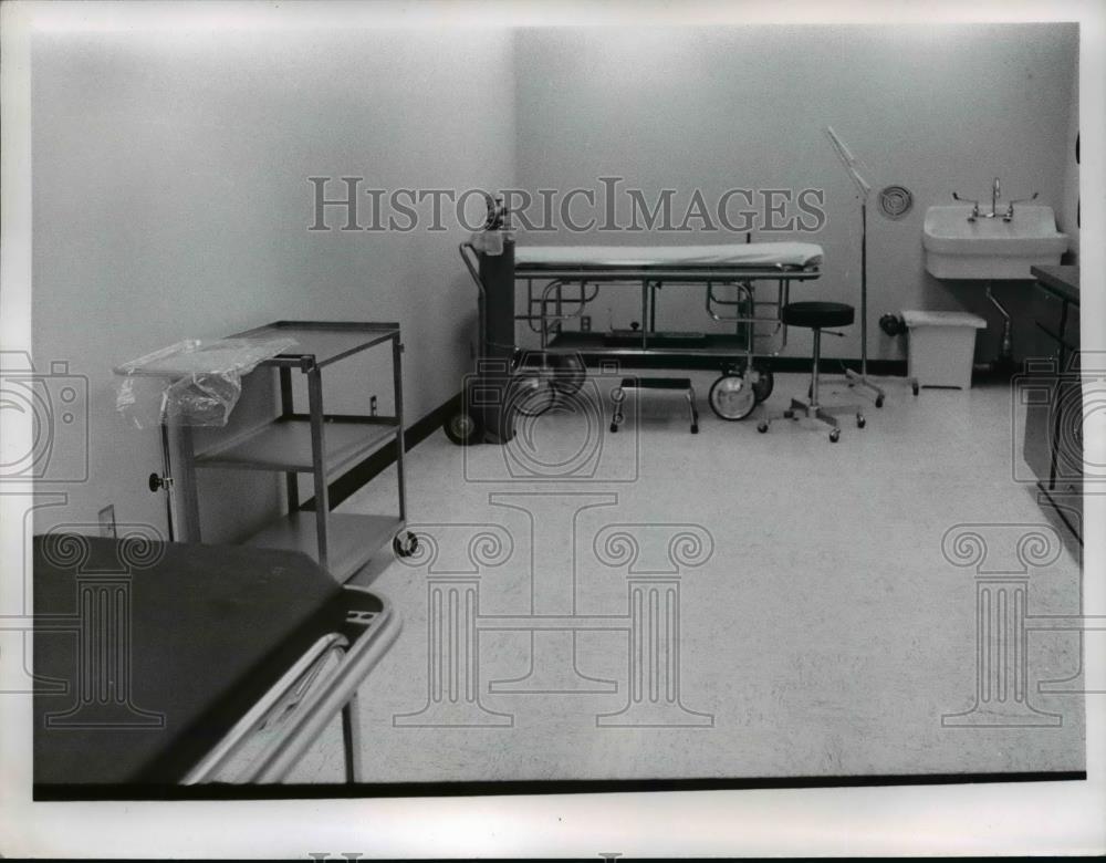 1969 Press Photo Newton Medical Park exam room - Historic Images