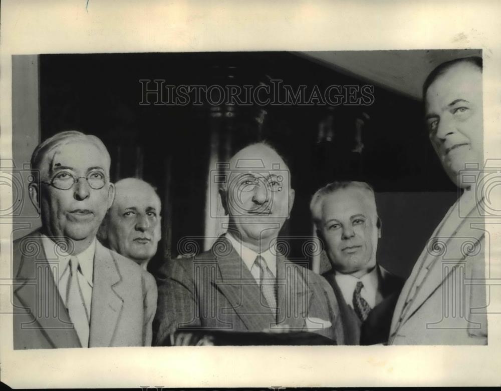 1933 Press Photo Governor Henry Horner of Illinois with group of prominent men. - Historic Images