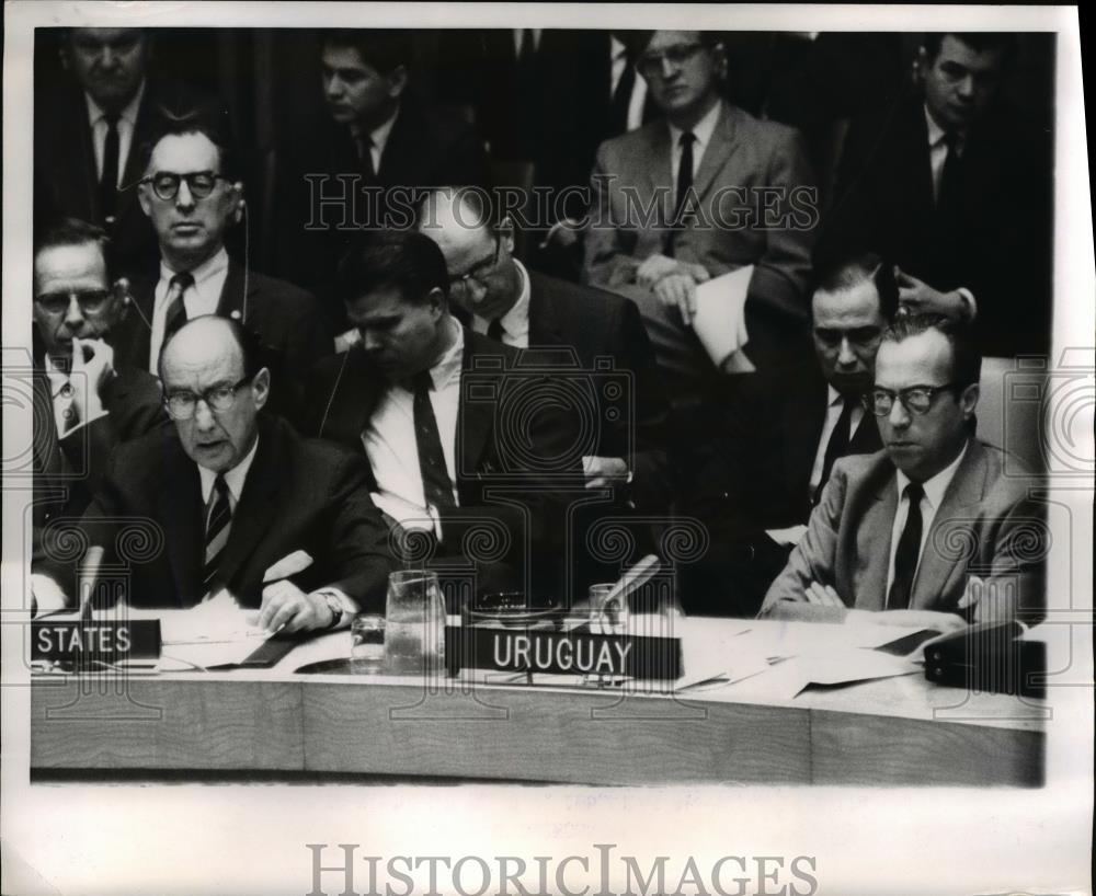 1965 Press Photo Adlai E. Stevenson and Carlos Maria Velazquez at the U.N. - Historic Images
