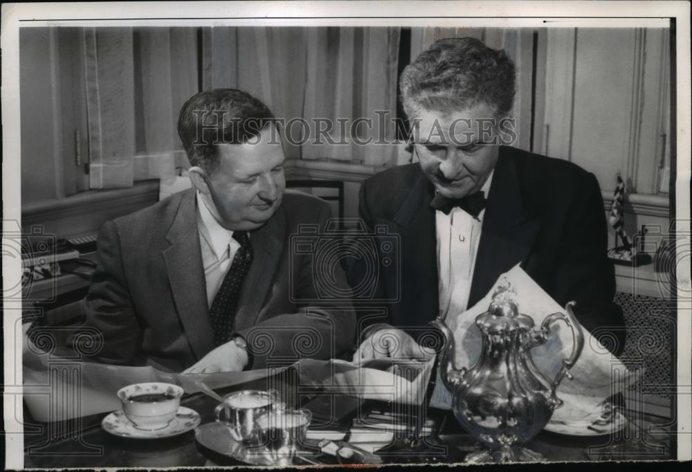 1956 Press Photo Gov. Lausche, Gov-Elect O&#39;Neill Gov. mansion - Historic Images