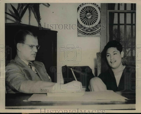1950 Press Photo Attorney Charles D. Ambelang, Murder Suspect Jose Ramirez - Historic Images