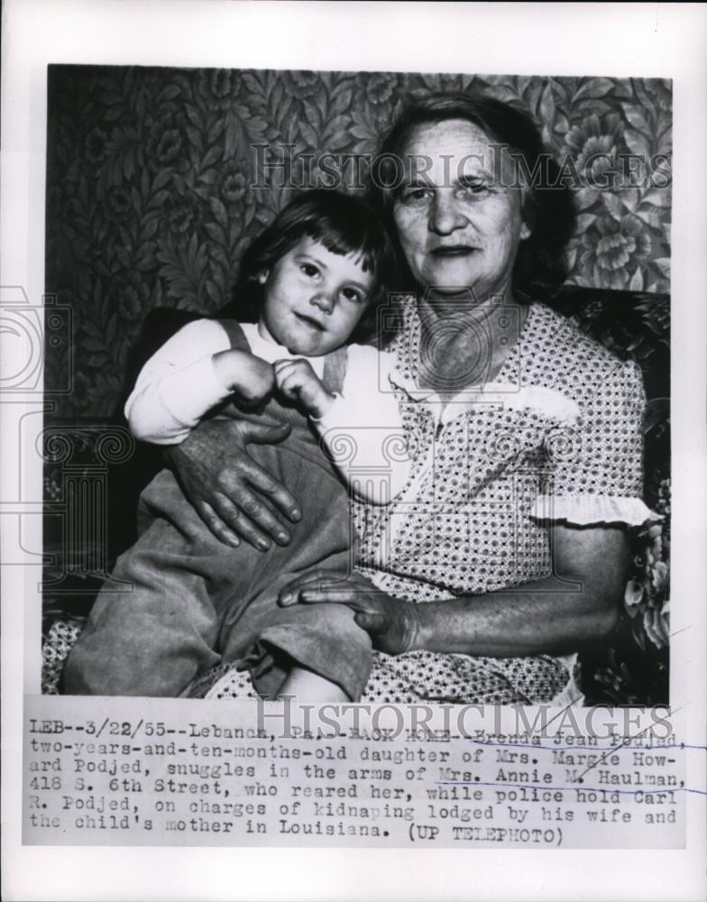 1955 Press Photo Brenda Poujed snuggles Mrs. Annie Haulman after returning home - Historic Images