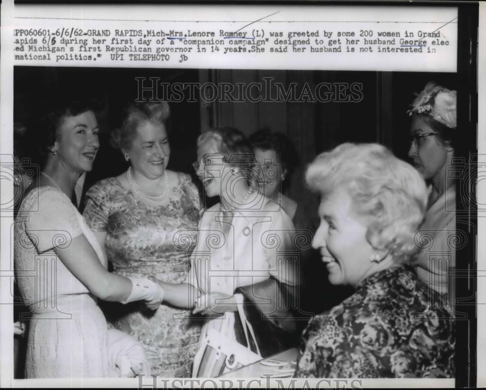 1962 Press Photo Mrs. Lenore Romneygreeted by women in Grand Lapids. - Historic Images