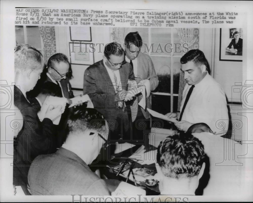 1962 Press Photo Pierre Salinger, Press Sec. announced at the White House Press. - Historic Images