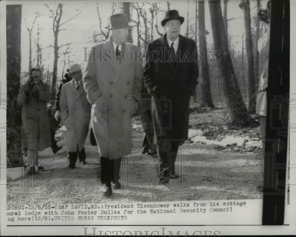 1955 Press Photo Pres. Eisenhower walks from his cottage with John Foster Dulles - Historic Images