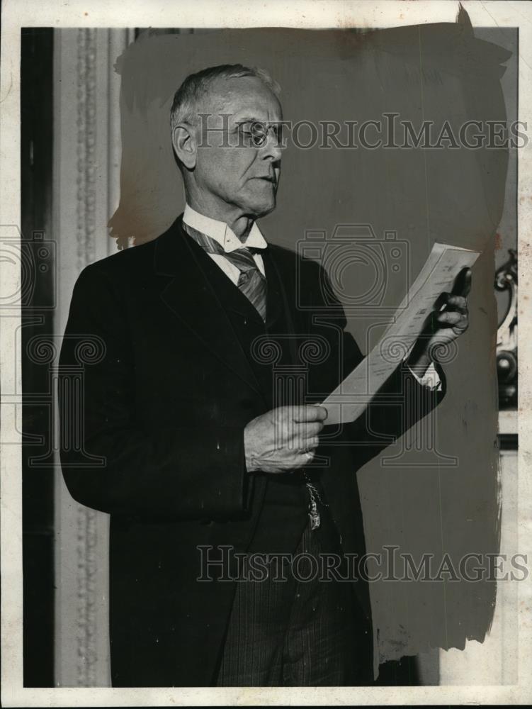 1931 Press Photo John C Crockett Chief Clerk of US Senate reads message - Historic Images