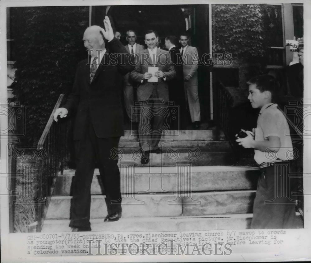 1955 Press Photo President Eisenhower Waves His Hands As He Leaves The Church - Historic Images