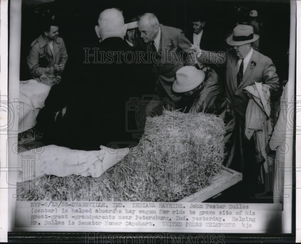 1955 Press Photo John Foster Dulles aboard a hay Wagon for a ride - Historic Images