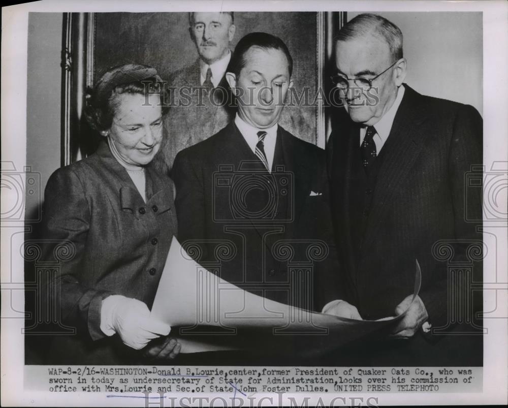 1953 Press Photo Donald Lourie, Mrs. Lourie, and John Foster Dulles - Historic Images