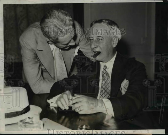 1932 Press Photo Gov.Alfred Smith in close conversation with Charles S. Hand. - Historic Images