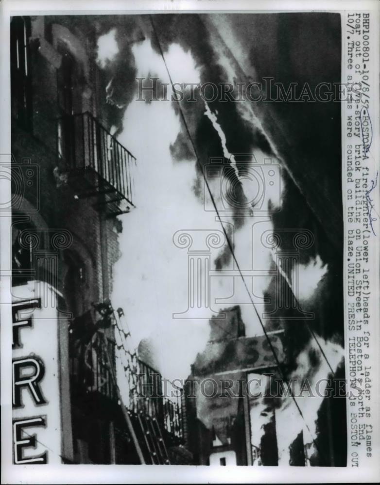 1957 Press Photo Boston firemen at a blaze on Union Street in North end - Historic Images