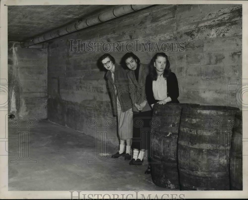 1951 Press Photo Rosemary Powers, Helen CHow, Shirley MCCosmic - Historic Images