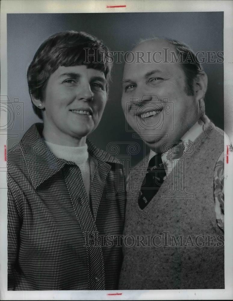 1977 Press Photo John Perme &amp; Mrs Jo Anne Seker Ohio Association of Educators - Historic Images