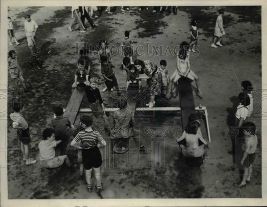 1938 Press Photo Gordon Park playground & kids near Cleveland Ohio greenhouse - Historic Images