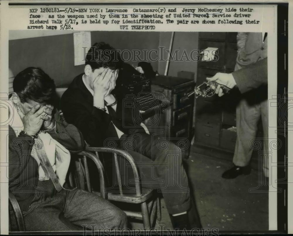 1961 Press Photo Lawrence Catanzaro And Jerry McChesney Arrested For Shooting - Historic Images