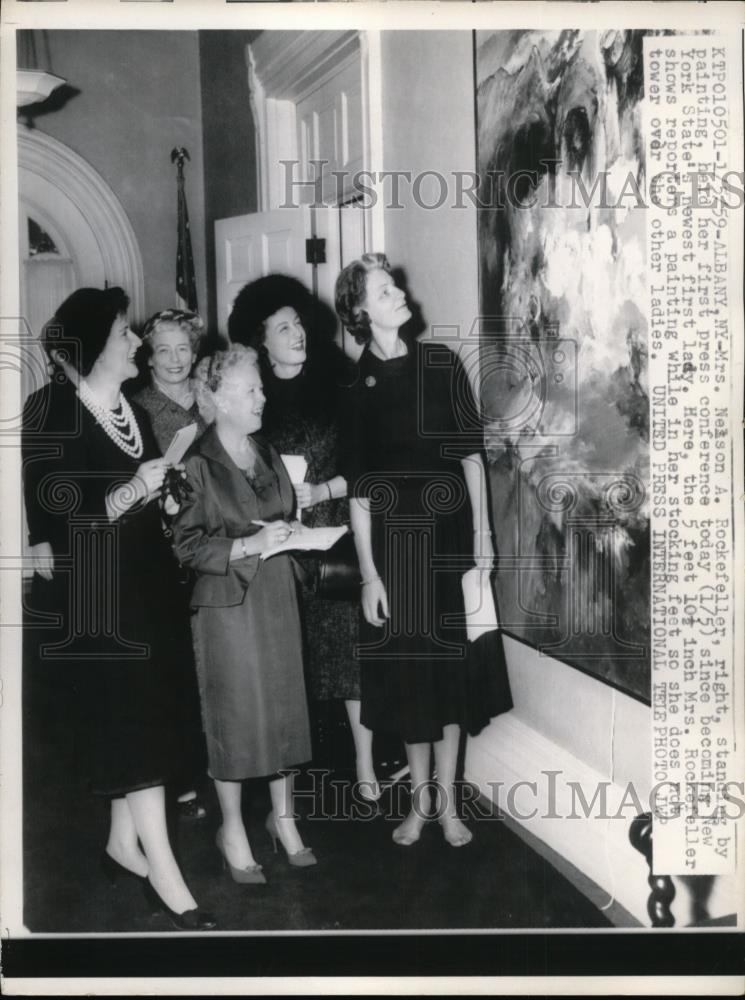 1959 Press Photo Mrs Nelson Rockefeller at First Press Conference - Historic Images