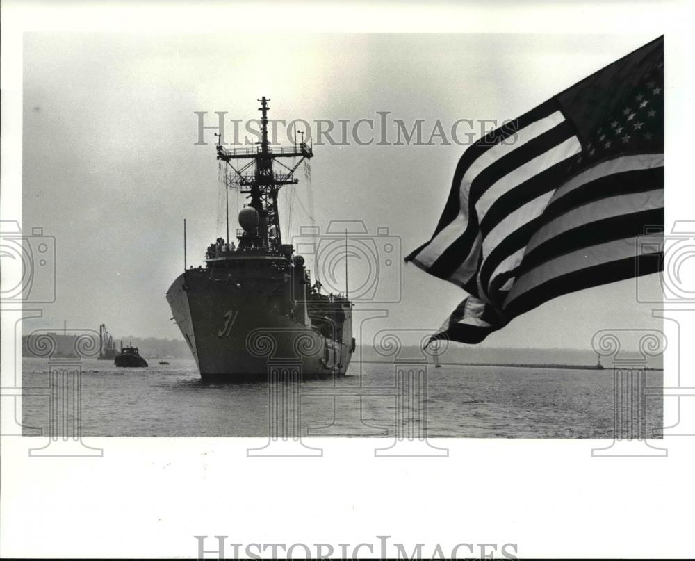 1987 Press Photo Frigate USS Stark arrives in Cleveland in 1985 visit - cva80451 - Historic Images