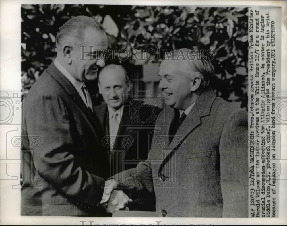 1964 Press Photo Pres Johnson greets British Prime Minister Harold Wilson. - Historic Images