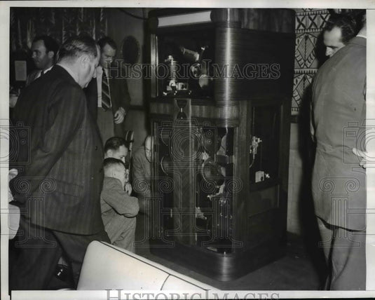 1940 Press Photo Men Inspecting Panoram Machine - nee67472 - Historic Images