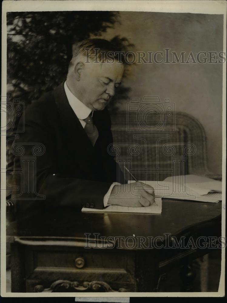 1928 Press Photo Herbert Hoover Completing His Address on Porch of His Home - Historic Images