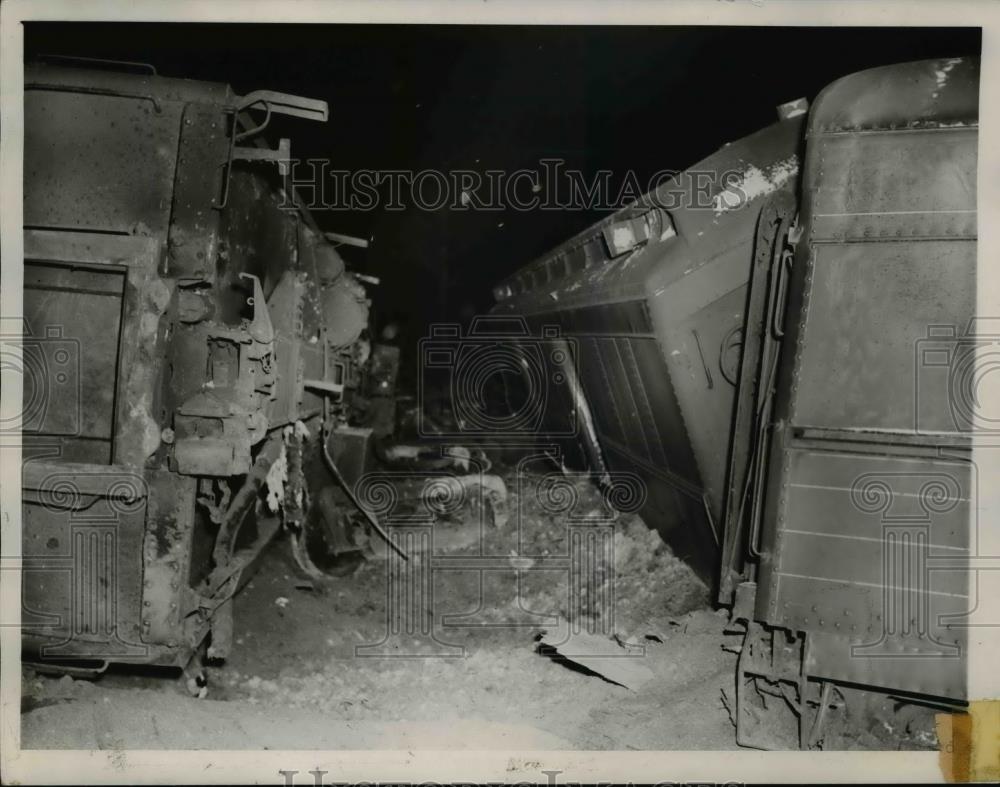 1947 Press Photo Wreckage of PRR Erie-Philadelphia flyer derailed - nee65986 - Historic Images