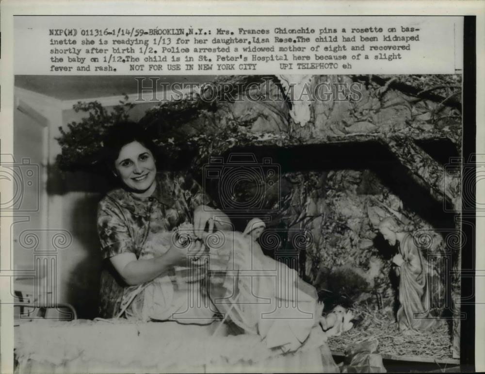 1959 Press Photo Mrs Frances Chionchio readies daughters bassinet in hospital - Historic Images