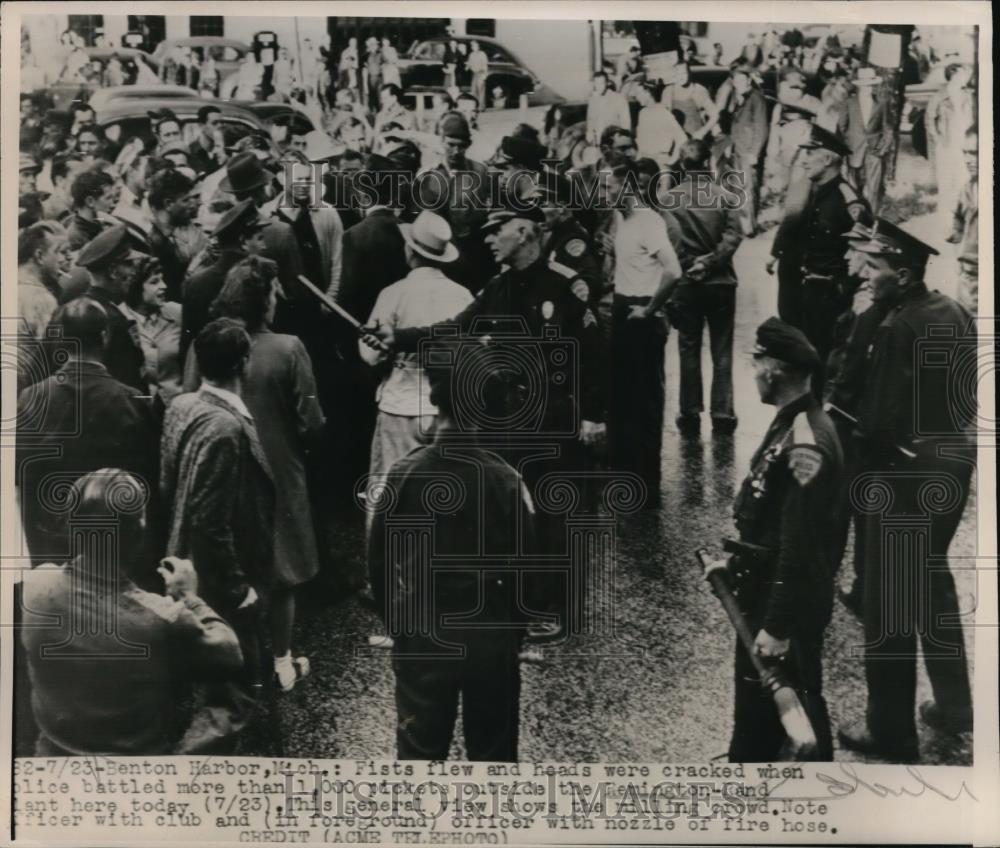 1947 Press Photo Remington Plant in Ann Harbor Demonstrators Clash Police - Historic Images