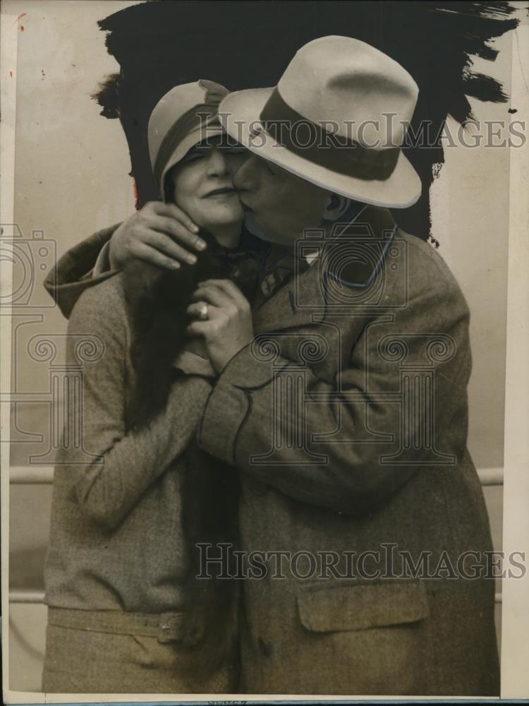 1928 Press Photo Governor Al Smith of New York &amp; Daughter Emily Arriving - Historic Images