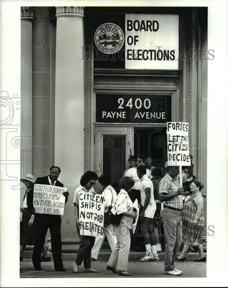 1987 Press Photo Supporters of Bert Jennings Demonstrate - cva76329 - Historic Images