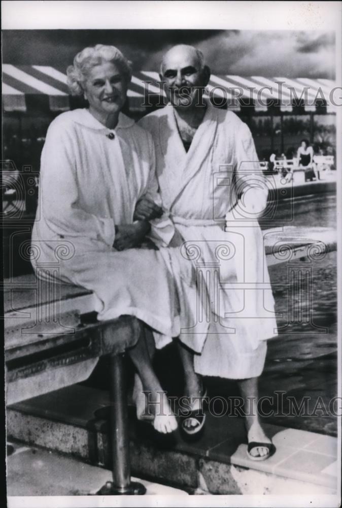 1950 Press Photo NY Senator &amp; Mrs Herbert Lehman vacation at Palm Beach Florida - Historic Images