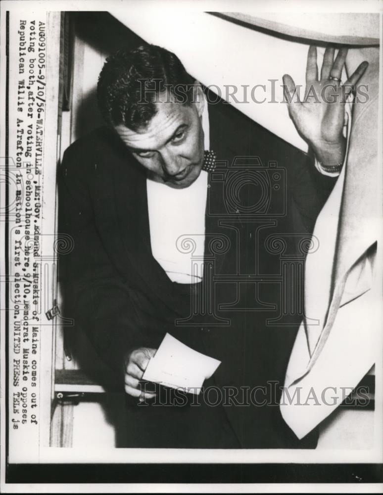 1956 Press Photo Gov Edmund Muskie comes out of voting booth at schoolhouse. - Historic Images