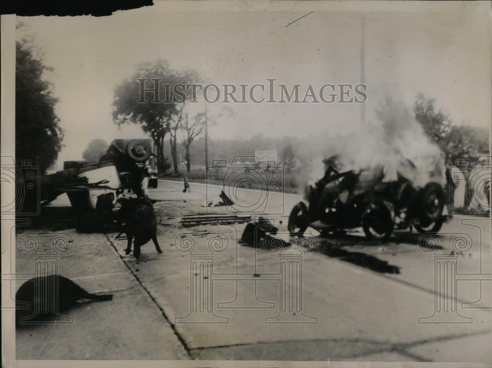 1936 Press Photo Car Collides with Cattle Truck Bearing Hogs Driver Dead - Historic Images