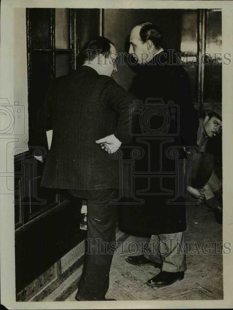 1934 Press Photo M.Aubry questioned by Judge Benon in France Spy Case. - Historic Images