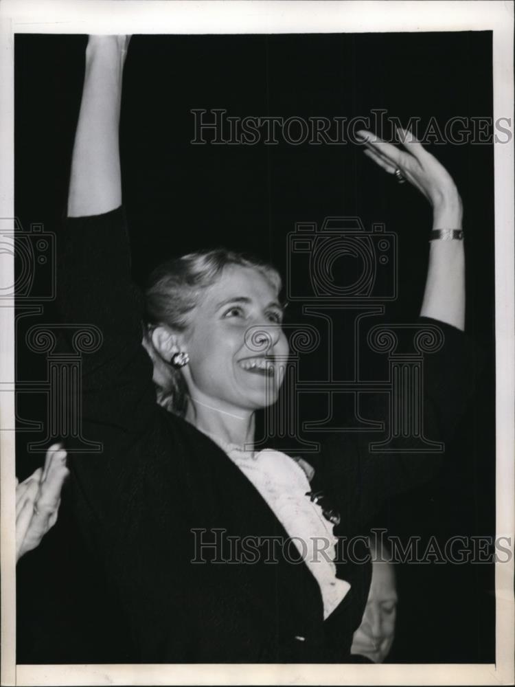 1944 Press Photo Clare Boothe Luce Acknowledges Applause After Her Address - Historic Images