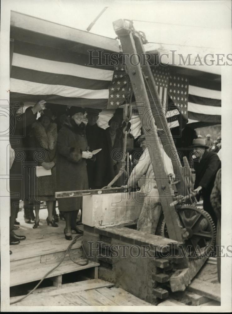 1929 Press Photo Mrs Hoover laying cornerstone for orphanage - Historic Images