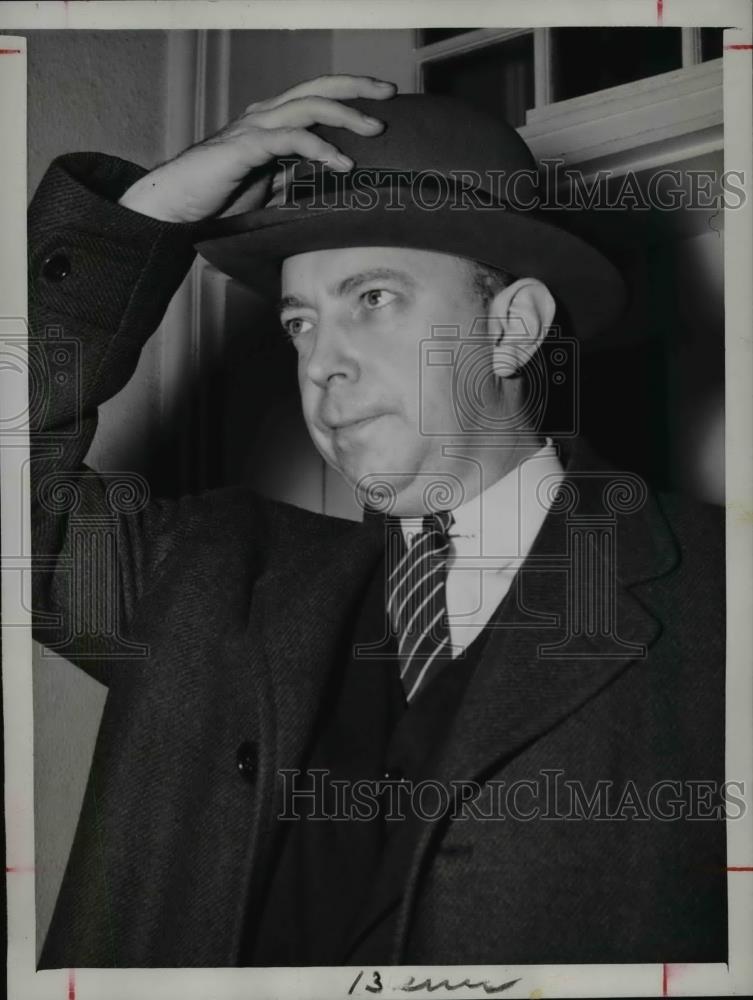 1946 Press Photo Wilson Wyatt Government Housing Expediter, housing issue in US - Historic Images
