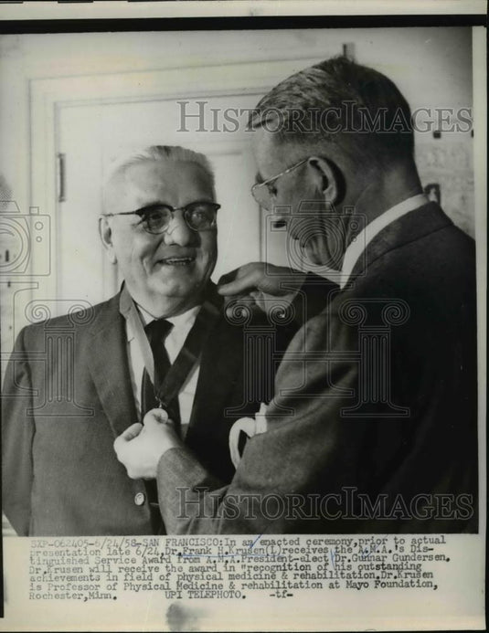 1958 Press Photo Dr.Frank H.Krusen receives the A.M.A. Distinguished Award. - Historic Images