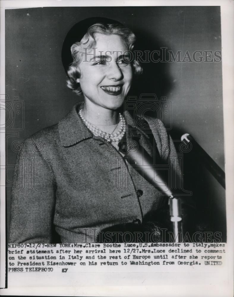 1954 Press Photo Mrs. Clare Boothe Luce Makes A Brief Statement - Historic Images