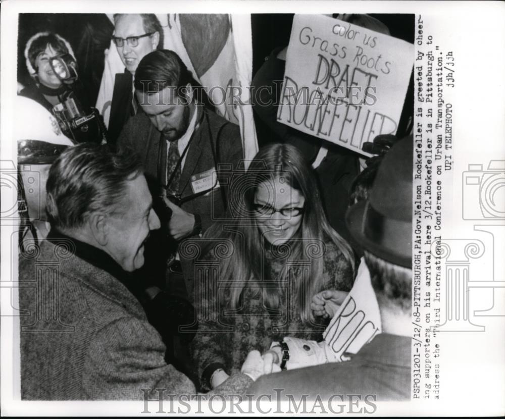 1968 Press Photo New York Governor Nelson Rockefeller Greeted in Pittsburgh - Historic Images