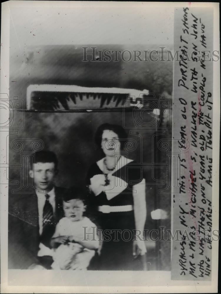 1948 Press Photo Mr &amp; Mrs Michael Walker with Son John Couple Has 9 More Childre - Historic Images